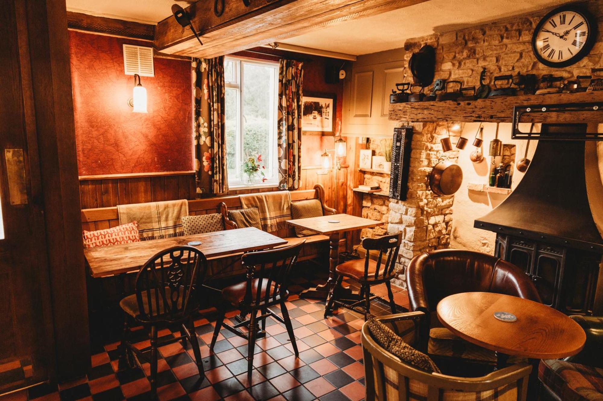 The White Lion Inn โอ๊กคัม ภายนอก รูปภาพ